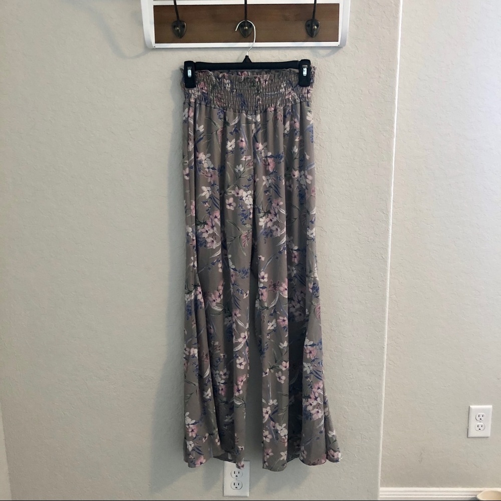 NHiM Grey Flower Flowy Flare Pants - Medium